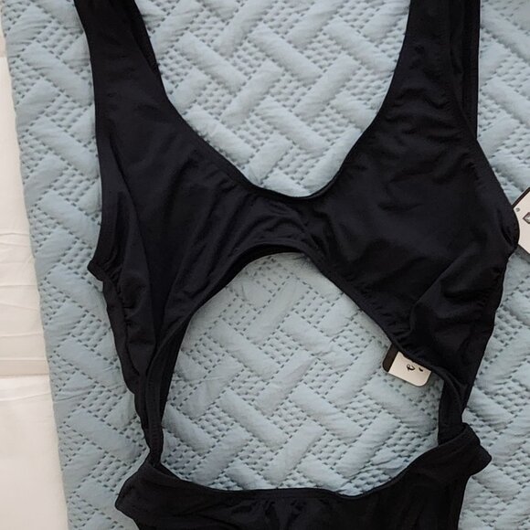Dippin Daisys One Piece black swimsuit NWT Size Large - Picture 3 of 9